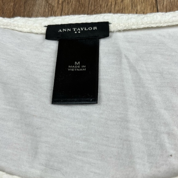 Ann Taylor womans medium cream colored pebbled short sleeve top - Picture 3 of 7